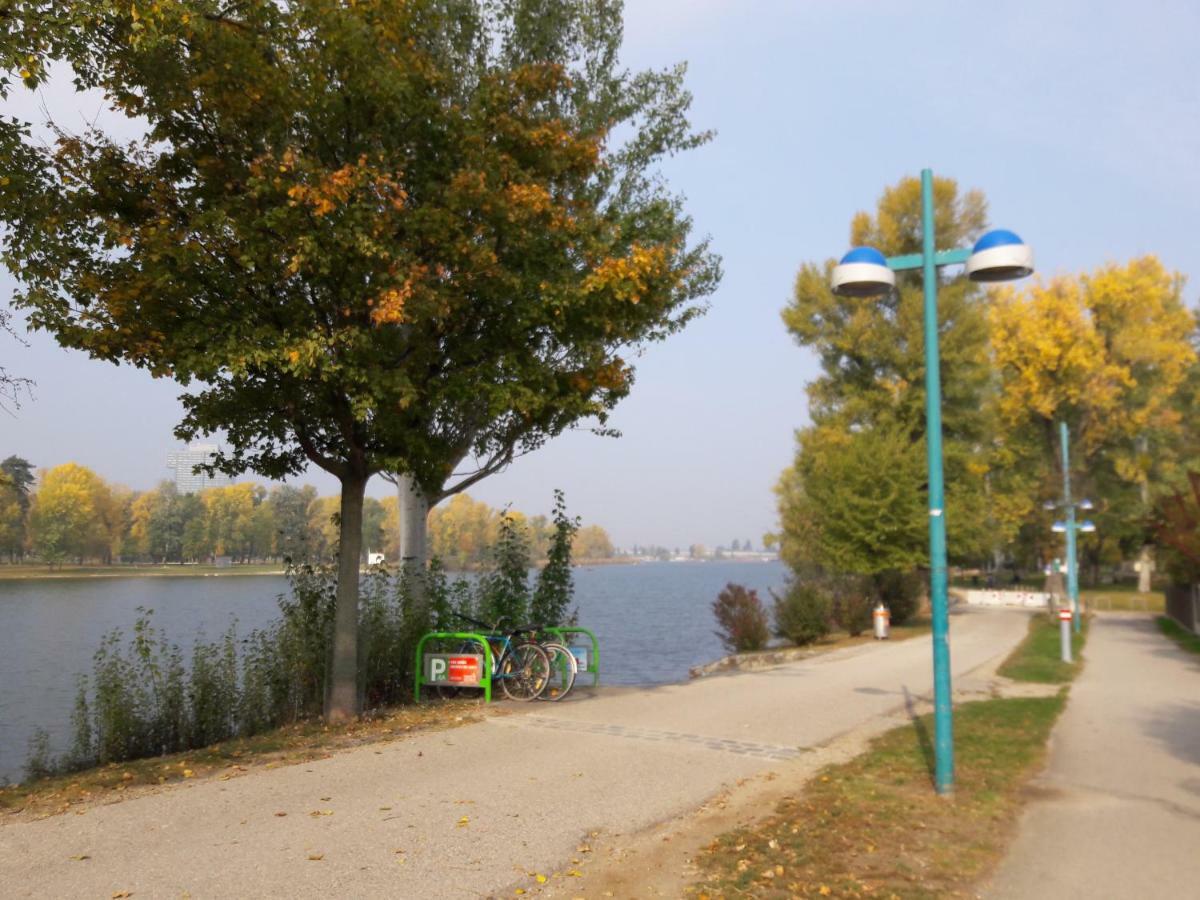 Bungalow At Lake Alte Donau Viena Exterior foto